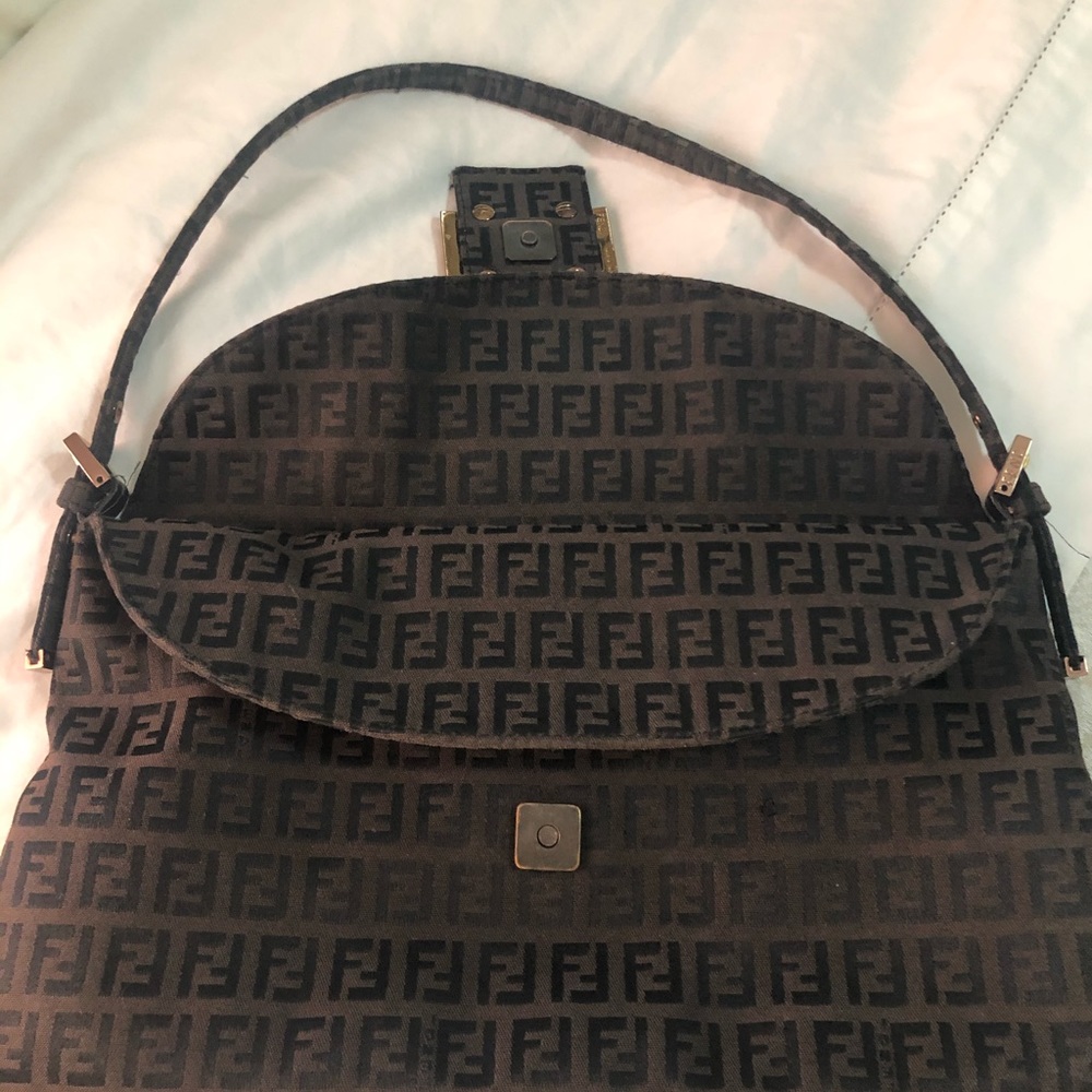 Fendi monogram shoulder bag in brown and black - Picture 4 of 8